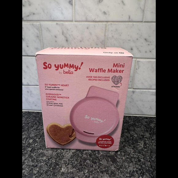 So Yummy by Bella Mini Valentine Heart Waffle Maker PINK - NEW in BOX - Picture 1 of 3